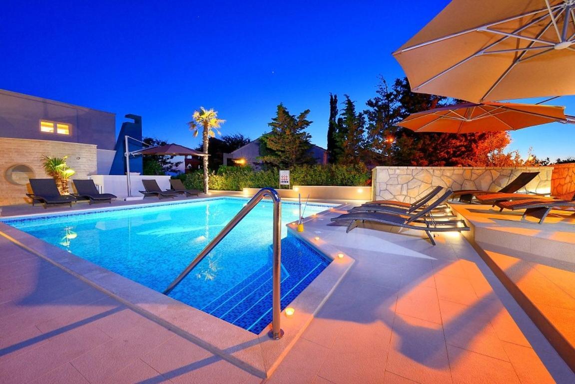 Apartments Tomo - With Pool Novalja Exterior photo