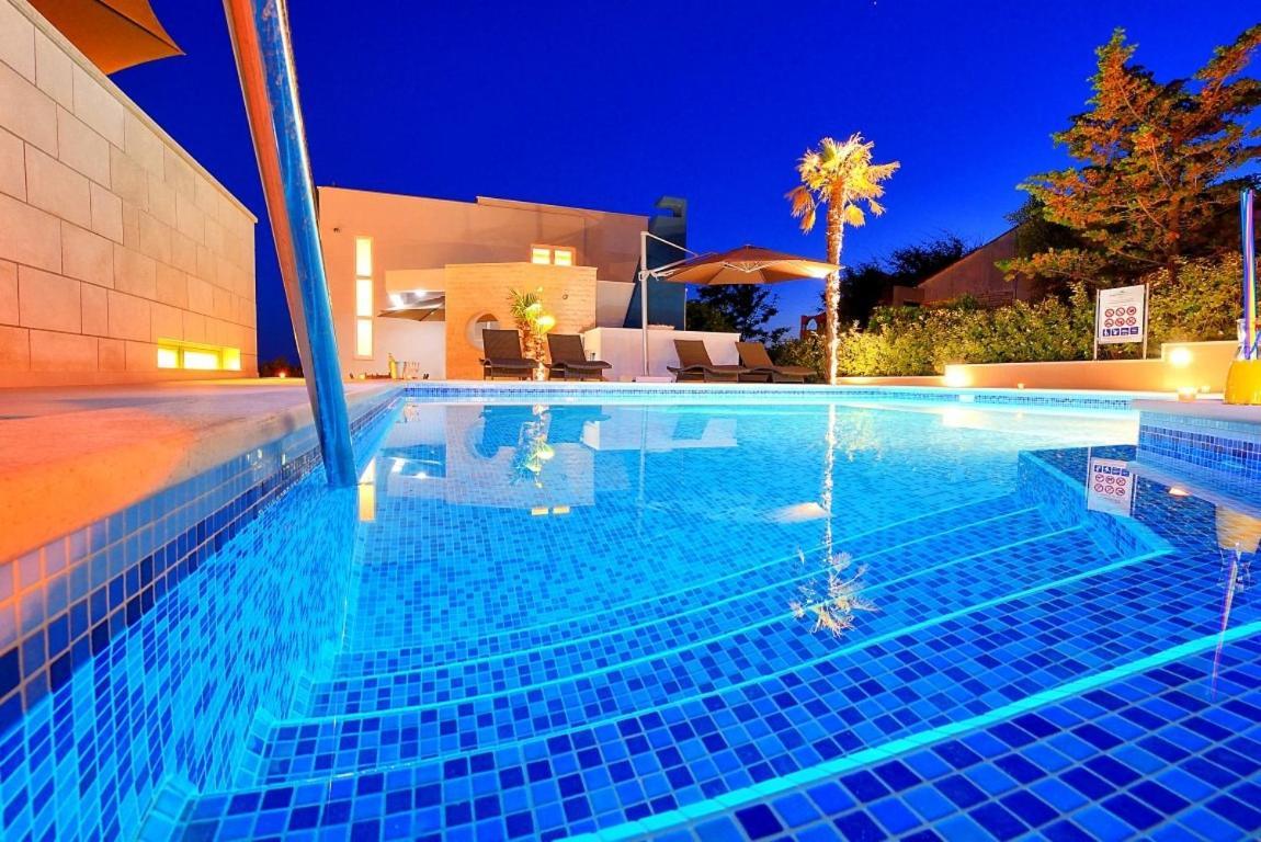 Apartments Tomo - With Pool Novalja Exterior photo